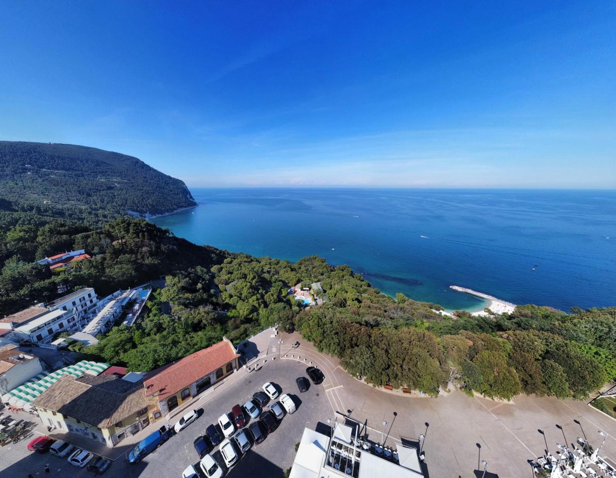 Sea View Sirolo Di Amedeo Bed & Breakfast Exterior photo