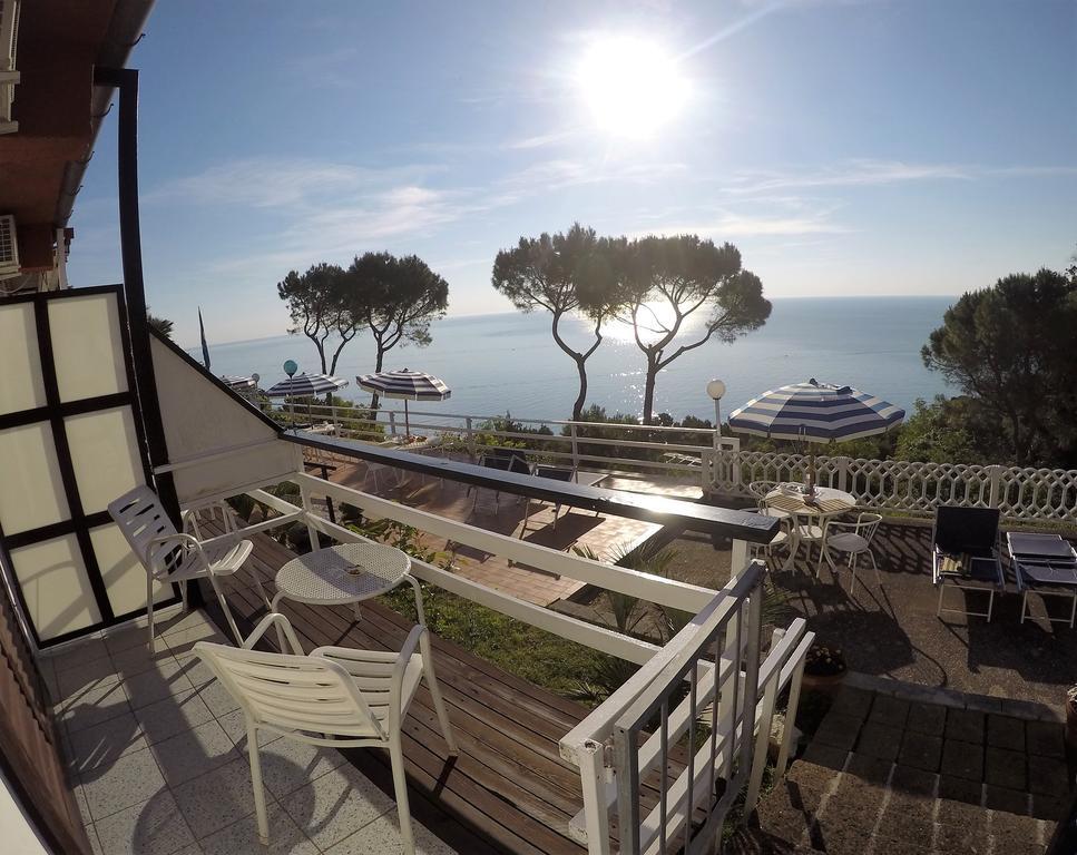 Sea View Sirolo Di Amedeo Bed & Breakfast Exterior photo