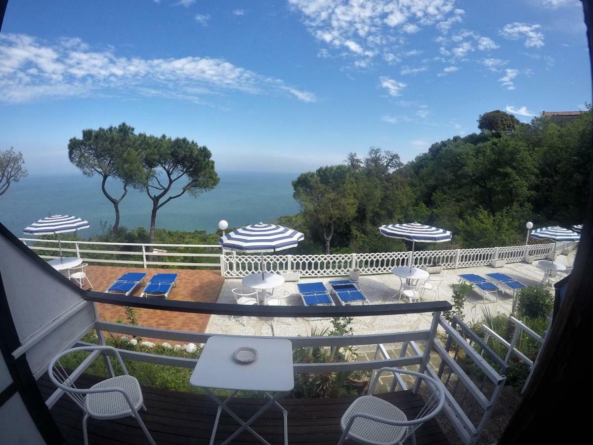 Sea View Sirolo Di Amedeo Bed & Breakfast Exterior photo